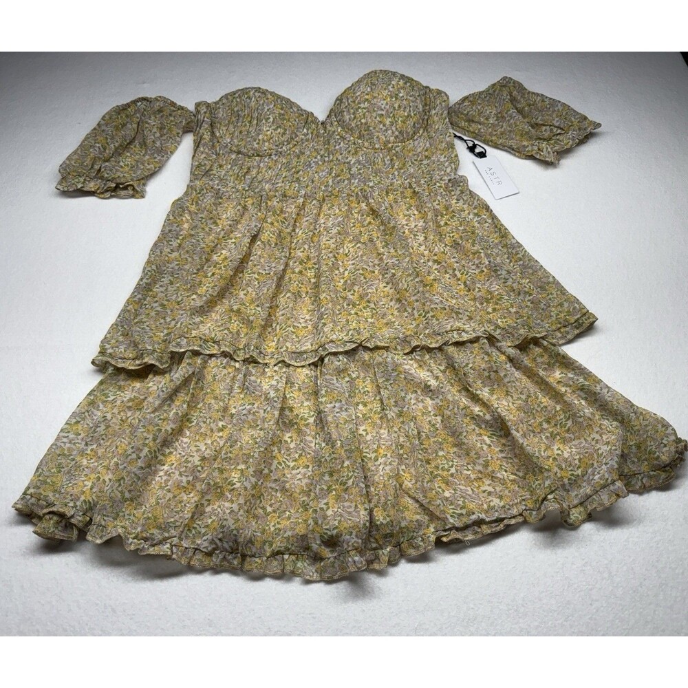 ASTR The Label Yellow Floral Tiered Mini Dress Sweetheart Puff Sleeve Smocked